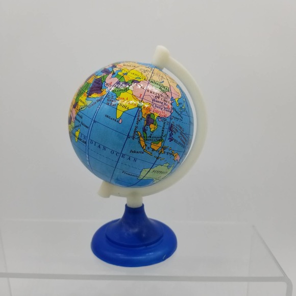 Vintage Novelty Pencil Sharpener World Globe Plastic Spins Desk Decor Office - Picture 1 of 8